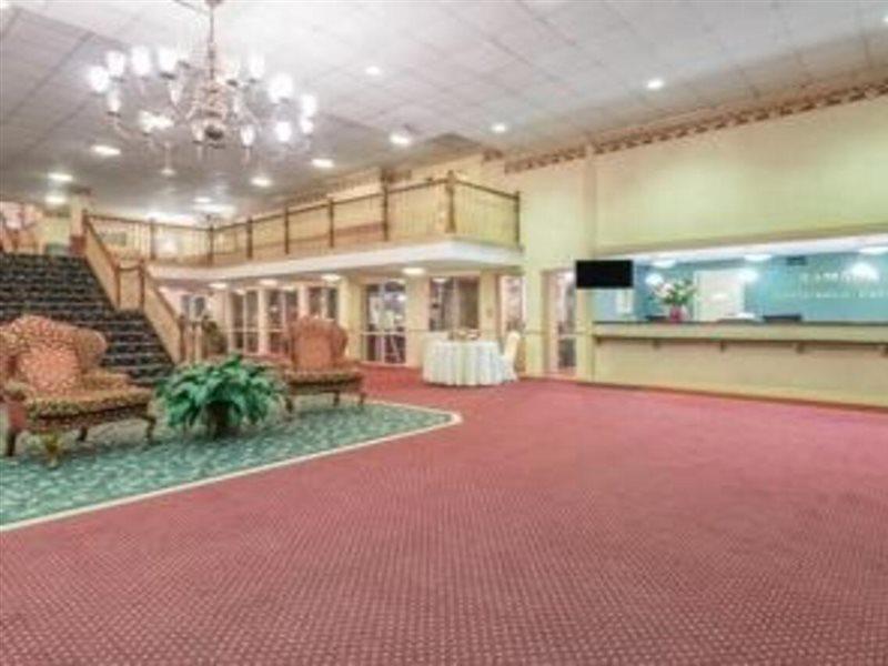 Ramada Conference Center Hotel Morgantown Buitenkant foto