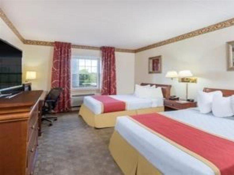 Ramada Conference Center Hotel Morgantown Buitenkant foto