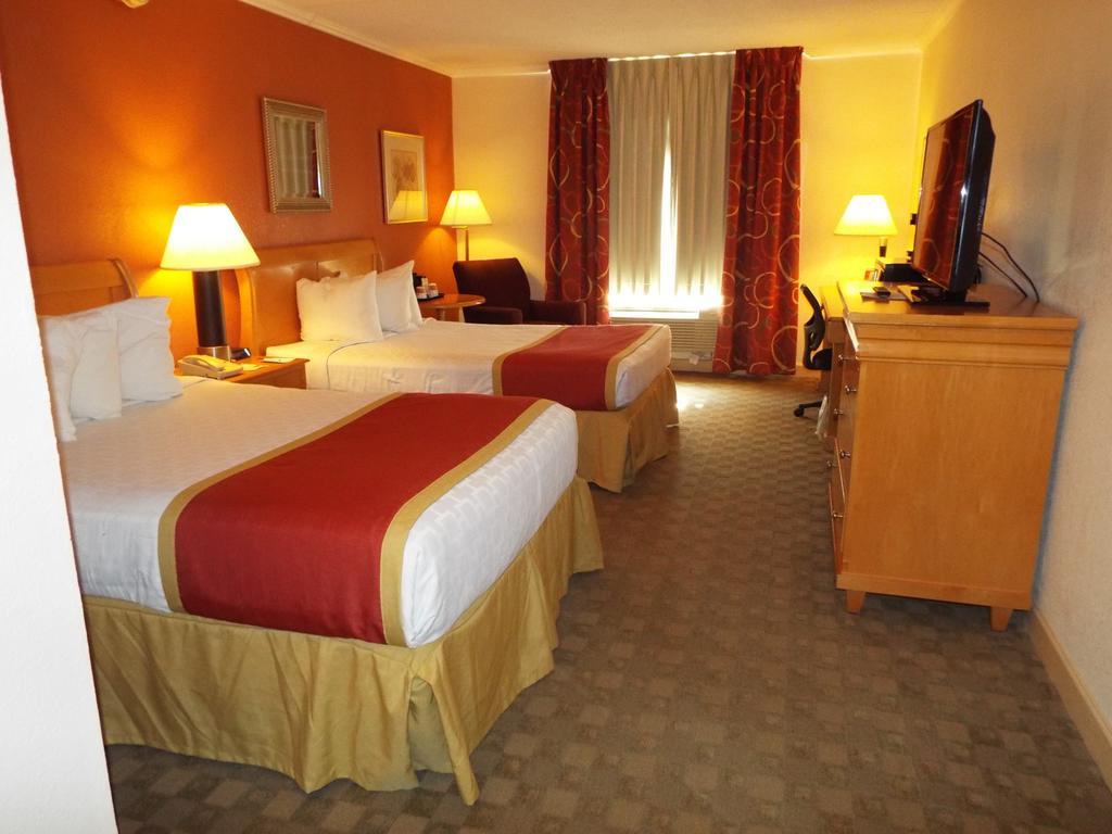 Ramada Conference Center Hotel Morgantown Buitenkant foto