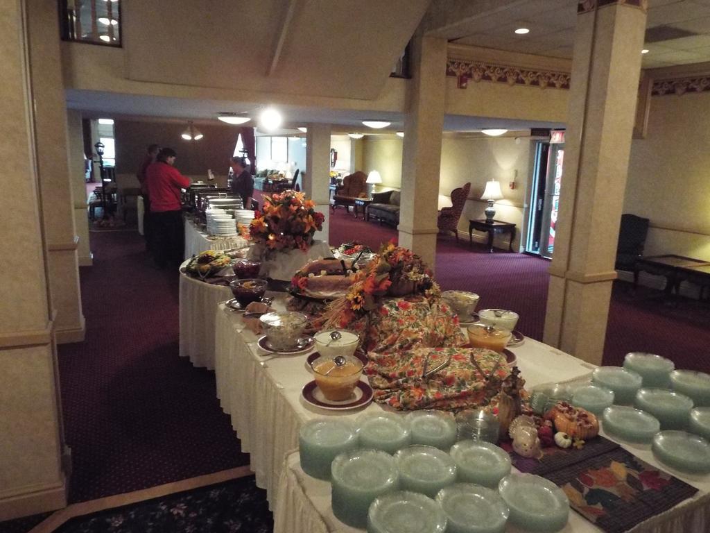 Ramada Conference Center Hotel Morgantown Buitenkant foto