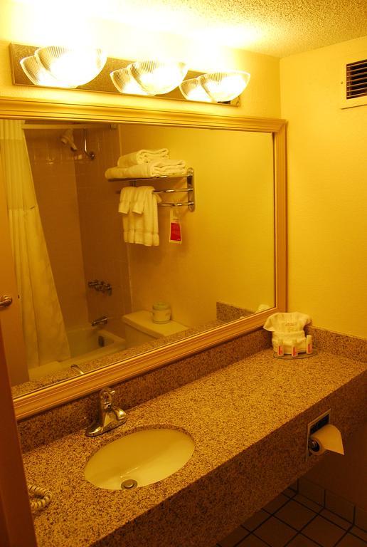 Ramada Conference Center Hotel Morgantown Buitenkant foto