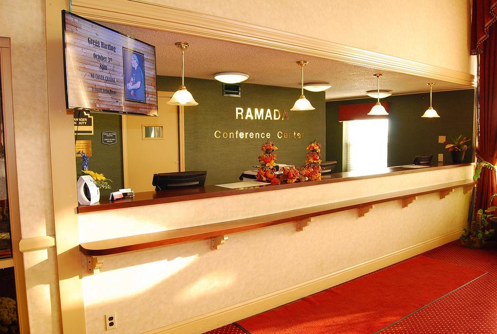Ramada Conference Center Hotel Morgantown Buitenkant foto