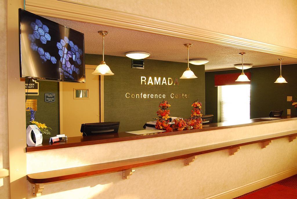 Ramada Conference Center Hotel Morgantown Buitenkant foto